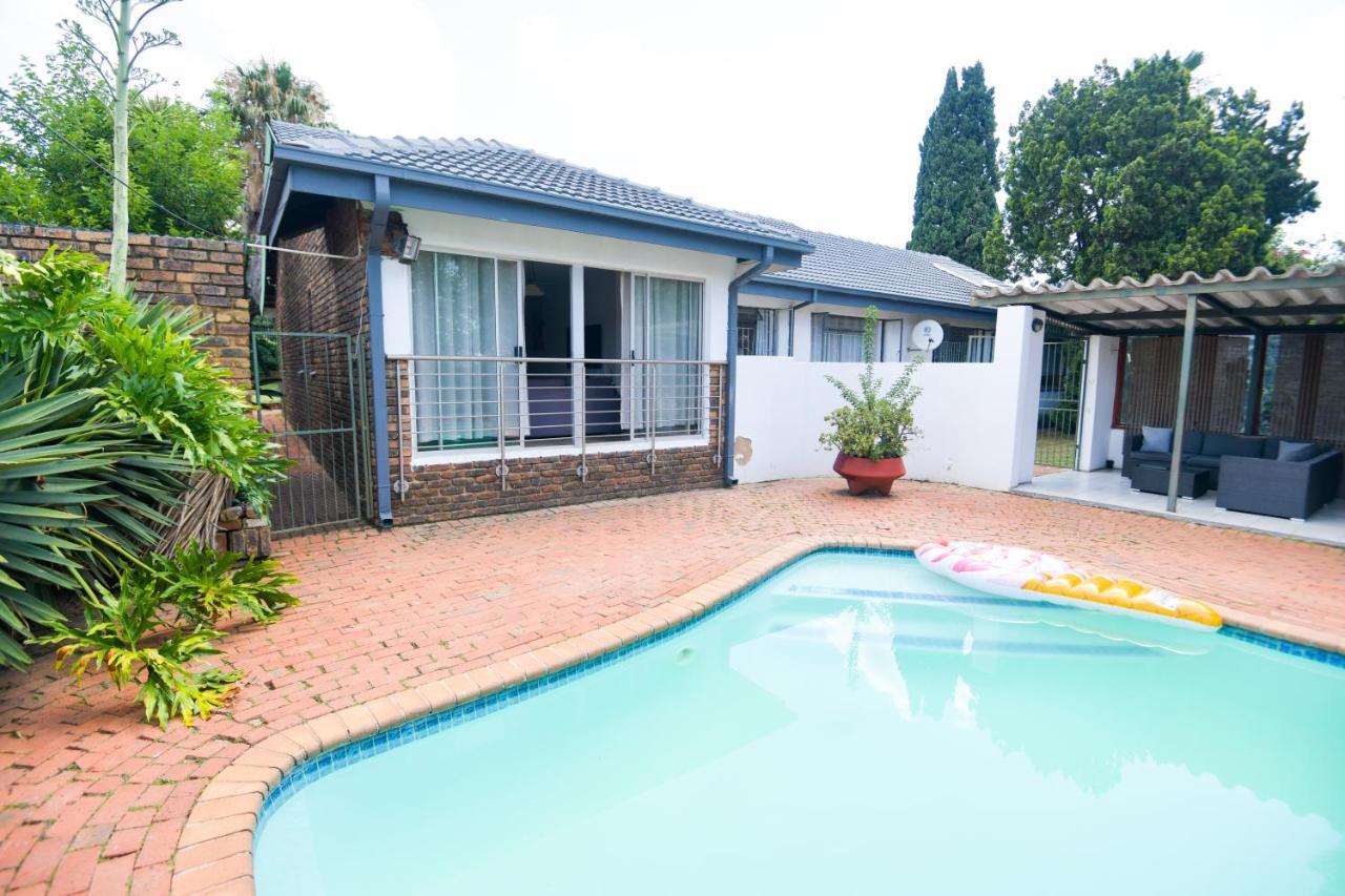 Spacious Menlyn Maine Villa Pretoria Exterior photo