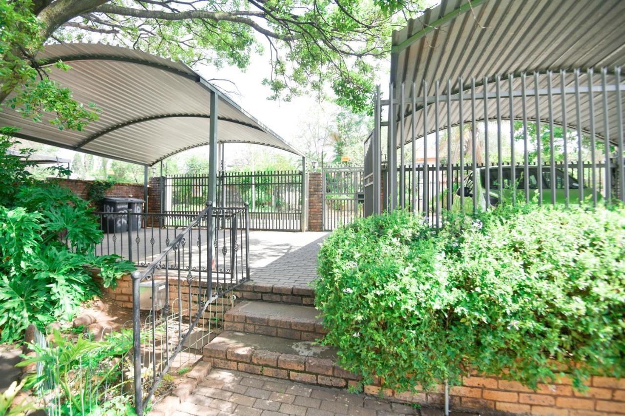 Spacious Menlyn Maine Villa Pretoria Exterior photo