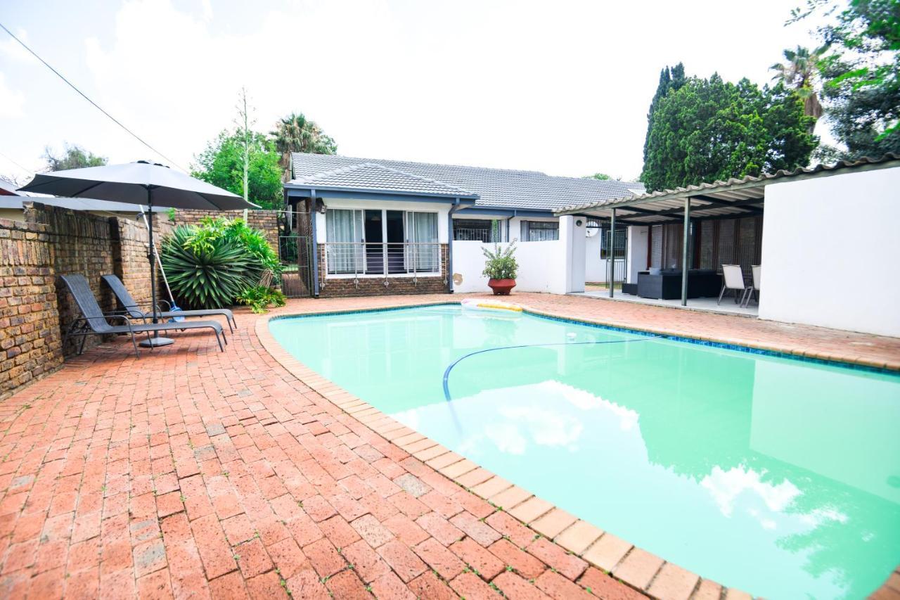 Spacious Menlyn Maine Villa Pretoria Exterior photo